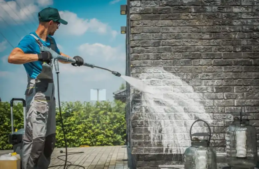 House washing and soft washing in Tampa